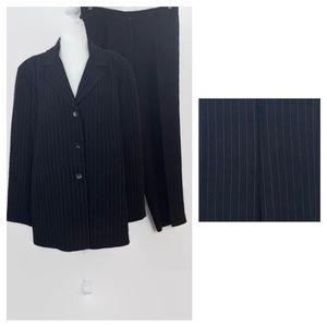 Emma James Woman 16W Black Pinstriped Pantsuit